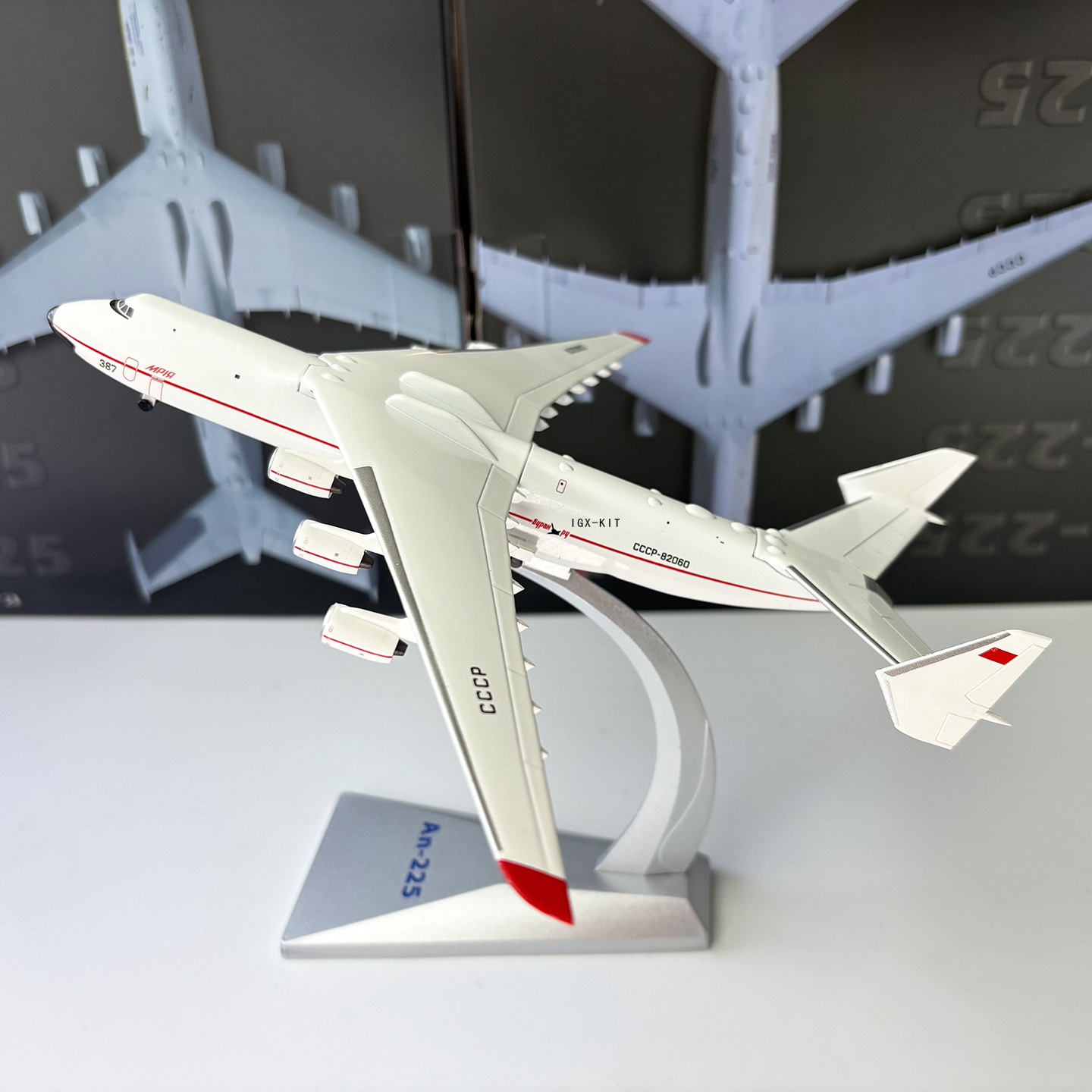 Model Kit Ukraine - 1/400 Schaal AN225 Zwaar Transportvliegtuig Russisch