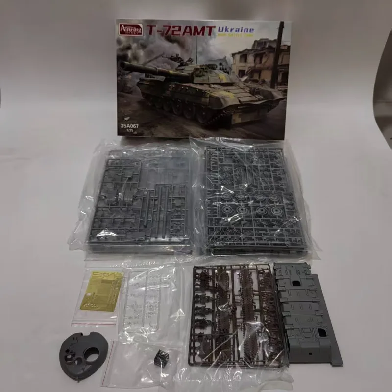 Model Kit Ukraine - Amusante T-72AMT Oekraïne Main Battle Tank